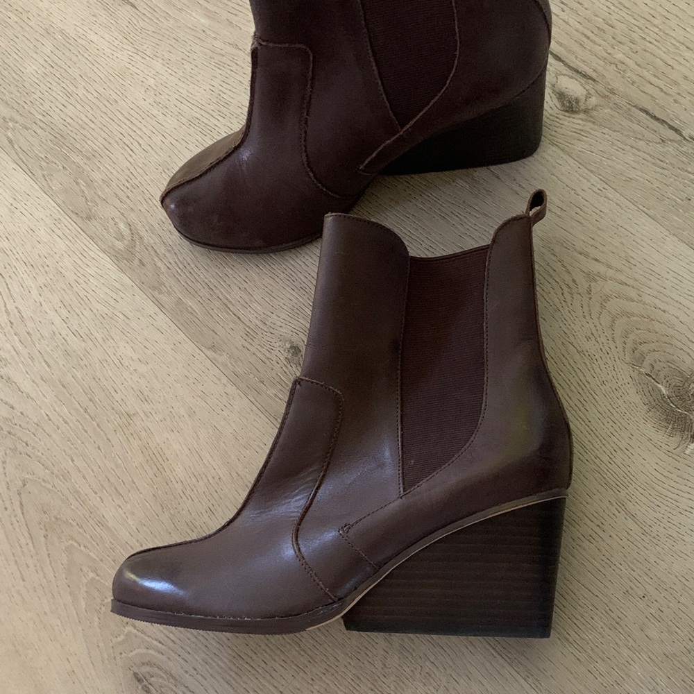 Maxstudio brown chocolate wedges y2K leather‎ boots size 8.5 M preppy classic